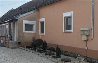 Eladó Lesenceistvándi családi ház hirdetés (54434535)