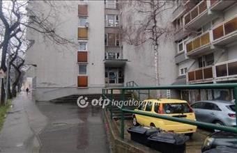 Eladó Szekszárdi üzlethelyiség udvarban hirdetés (92543864)