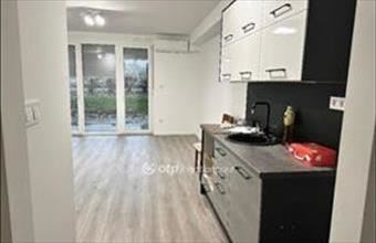 Eladó Komáromi tégla lakás hirdetés (74828643)