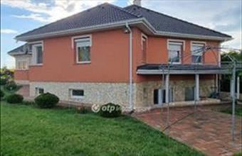 Eladó Bakonyszentlászlói családi ház hirdetés (43772743)