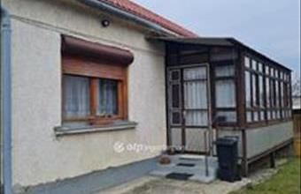 Eladó Lesenceistvándi családi ház hirdetés (71878837)