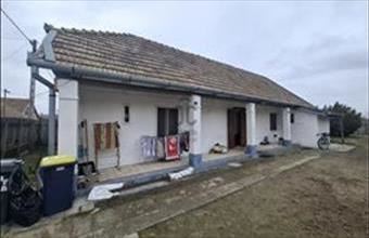 Eladó Tápiószentmártoni családi ház hirdetés (93126478)