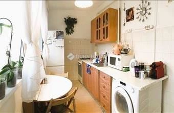 Eladó Gödöllői csúsztatott zsalus lakás hirdetés (94347313)