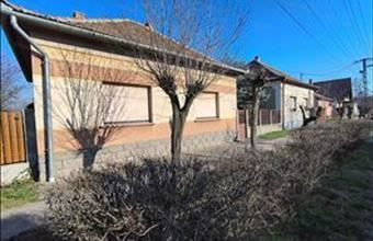 Eladó Törökszentmiklósi családi ház hirdetés (59377333)