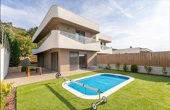 Eladó Budapest III. kerületi ikerház hirdetés (93449593)