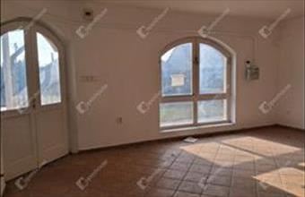 Kiadó Banai üzlethelyiség utcafronton hirdetés (44432363)