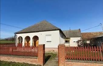 Eladó Tápszentmiklósi családi ház hirdetés (92843644)