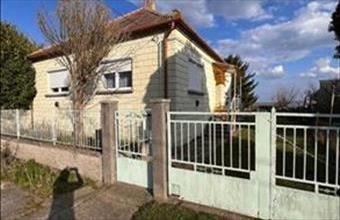 Eladó Győrújbaráti családi ház hirdetés (93979342)