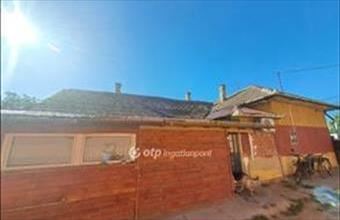 Eladó Karcagi családi ház hirdetés (38427172)