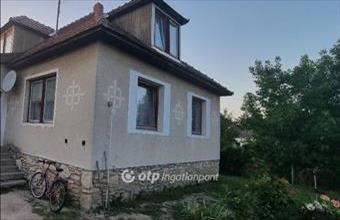 Eladó Pápateszéri családi ház hirdetés (44355344)