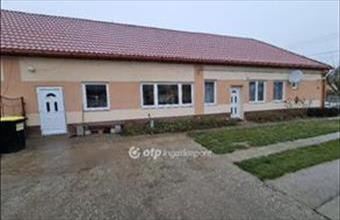 Eladó Bakonytamási családi ház hirdetés (39188591)