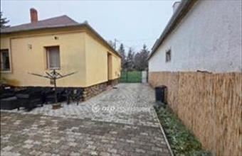 Eladó Pápai családi ház hirdetés (37474374)