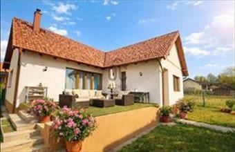 Eladó Nagytarcsai családi ház hirdetés (15648437)