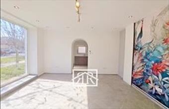 Kiadó Deszki üzlethelyiség utcafronton hirdetés (75945823)