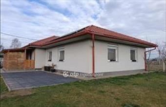 Eladó Mikepércsi családi ház hirdetés (77694443)