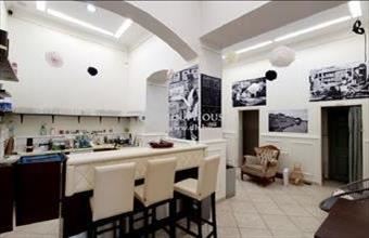 Eladó Váci üzlethelyiség utcafronton hirdetés (83477349)