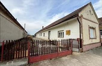 Eladó Újpetrei családi ház hirdetés (25459698)