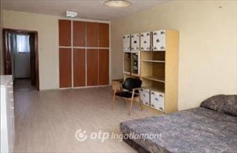 Eladó Egeri csúsztatott zsalus lakás hirdetés (73439723)