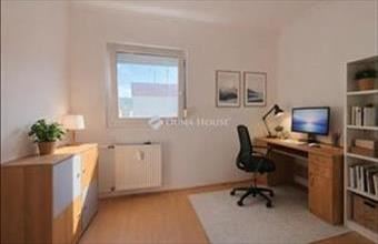 Eladó Pécsi csúsztatott zsalus lakás hirdetés (25245943)