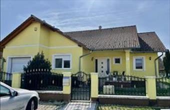 Eladó Balatonszentgyörgyi családi ház hirdetés (76933769)