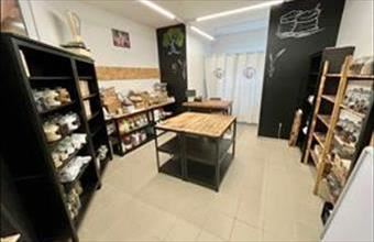 Eladó Pécsi üzlethelyiség utcafronton hirdetés (74323383)