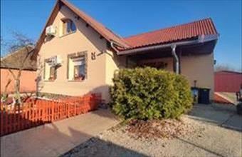 Eladó Tápiószelei családi ház hirdetés (76373162)