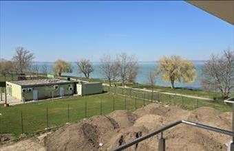 Eladó Siófoki tégla lakás hirdetés (67661744)