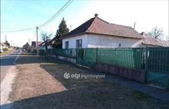 Eladó Tápiósági családi ház hirdetés (57224748)