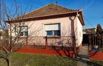 Eladó Újszászi családi ház hirdetés (33478621)