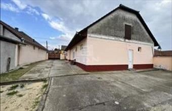 Eladó Nagybaracskai egyéb üzlethelyiség hirdetés (73326332)