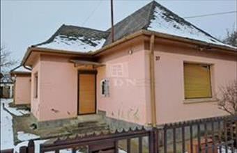 Eladó Felcsúti családi ház hirdetés (93995965)