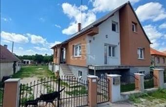 Eladó Veszprémi családi ház hirdetés (48636324)