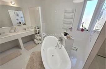 Eladó Nagytarcsai családi ház hirdetés (72745332)