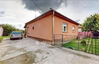 Eladó Halmaji családi ház hirdetés (44637411)