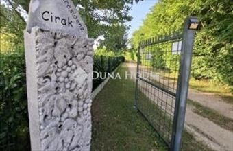 Eladó Ciráki külterületi telek hirdetés (83435452)