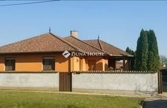 Eladó Császártöltési családi ház hirdetés (87833475)