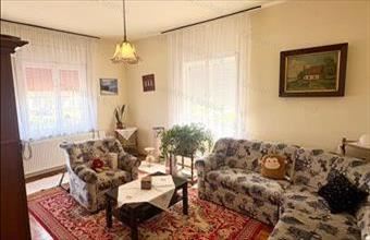 Eladó Újszászi családi ház hirdetés (88393753)