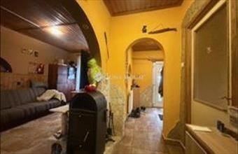 Eladó Úri családi ház hirdetés (42462333)