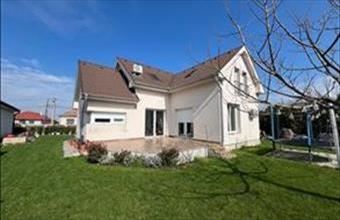 Eladó Győrújbaráti családi ház hirdetés (93334723)