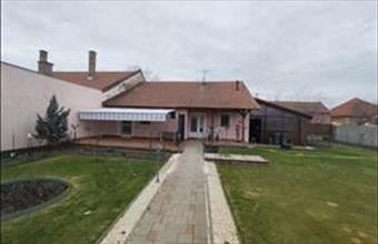 Eladó Csongrádi családi ház hirdetés (22937113)