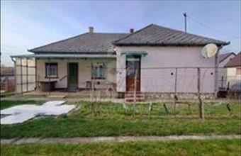 Eladó Tápszentmiklósi családi ház hirdetés (75933423)