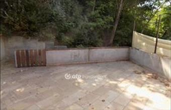 Kiadó Ürömi üzlethelyiség utcafronton hirdetés (32291934)