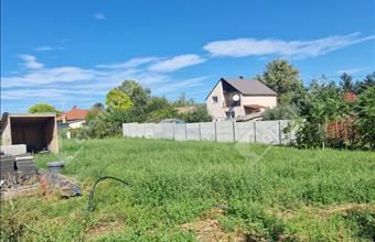 Eladó Komáromi lakóövezeti telek hirdetés (47571532)