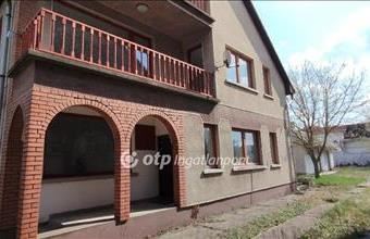 Eladó Jászberényi családi ház hirdetés (44474249)