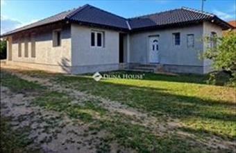 Eladó Szentmártonkátai családi ház hirdetés (43493253)