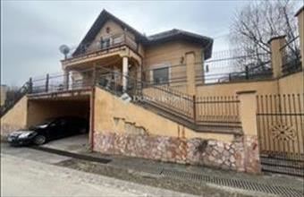 Eladó Úri családi ház hirdetés (99264369)