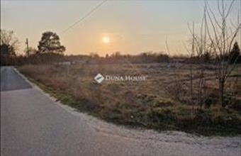 Eladó Nyáregyházai lakóövezeti telek hirdetés (63636767)