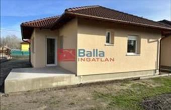 Eladó Bugyi ikerház hirdetés (32397554)