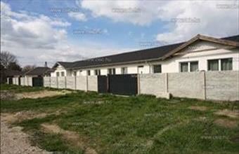 Eladó Kiskunlacházai sorház hirdetés (32821557)