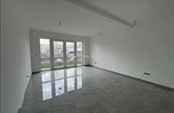 Kiadó Téti üzlethelyiség utcafronton hirdetés (78444875)